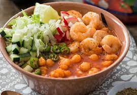 comida tipica pozole de camaron